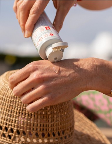 Sampon protectie soare cu flori de rodie